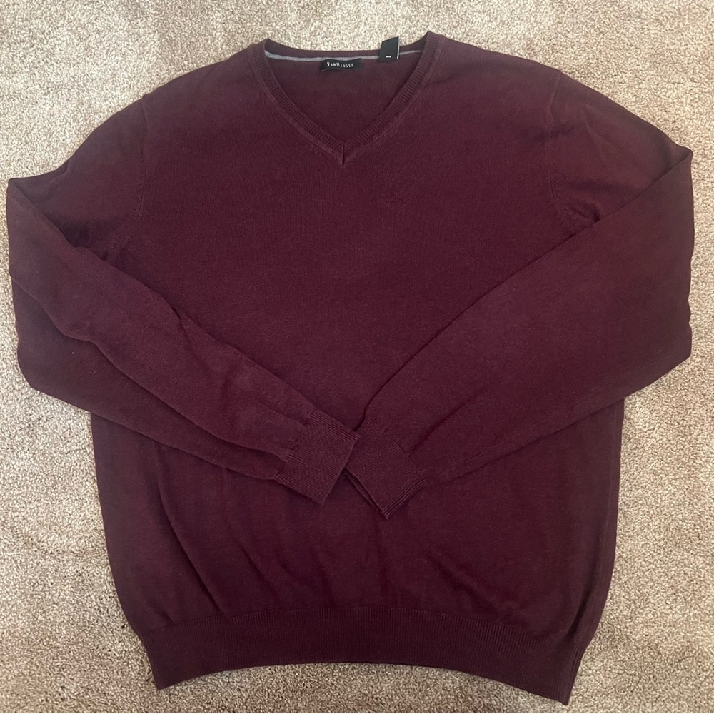 Classic Van Heusen men’s v neck sweater size Large deep burgundy color